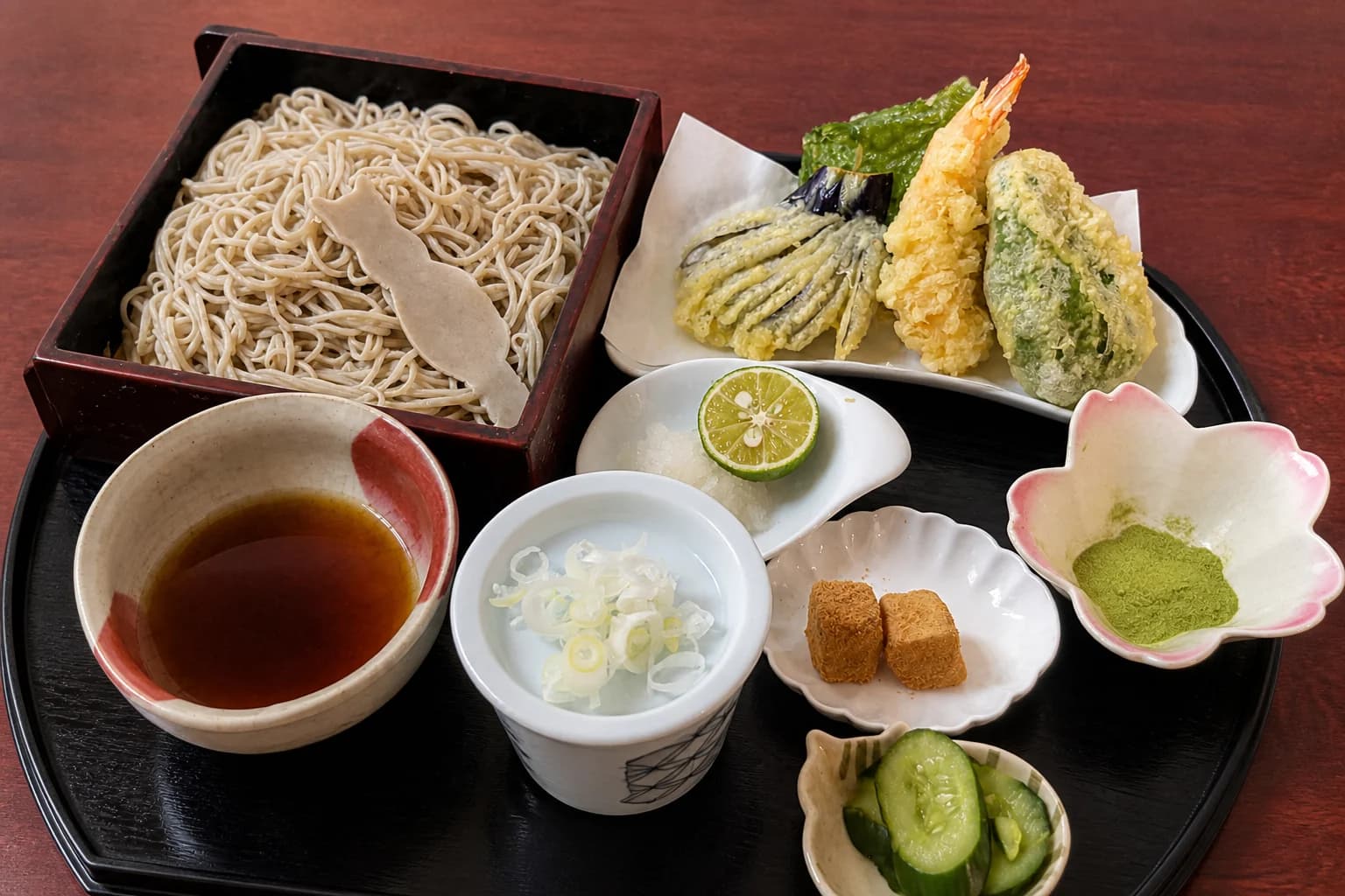 手打ちそばと天ぷらの一例