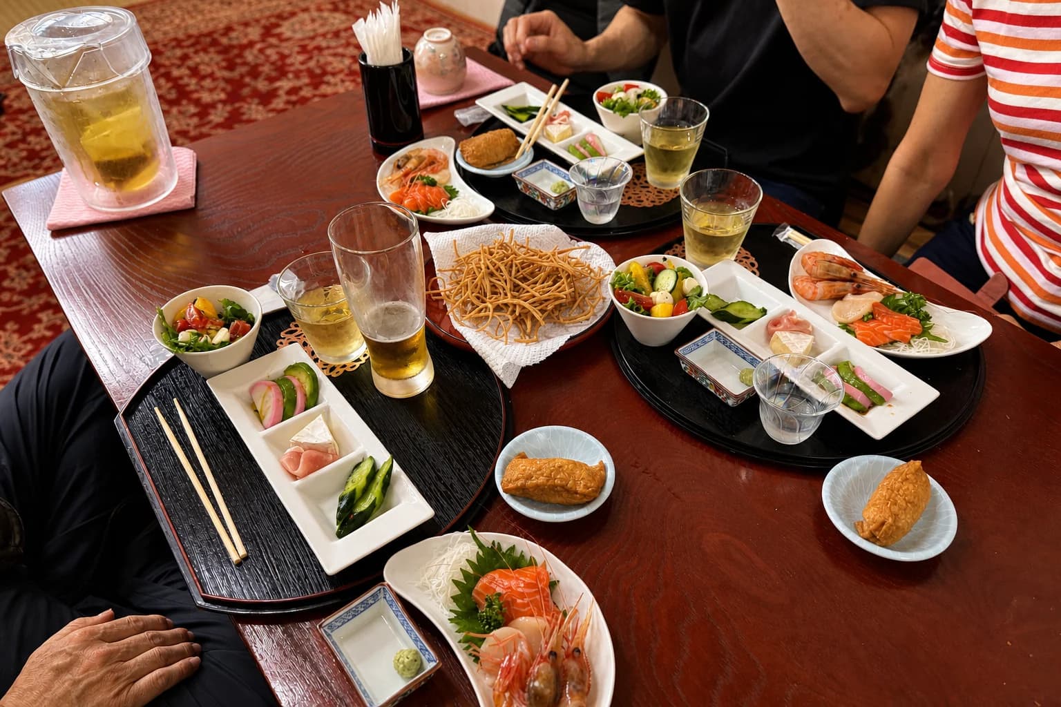 天ぷらと手打ちそばを含む福ねこSOBAの料理