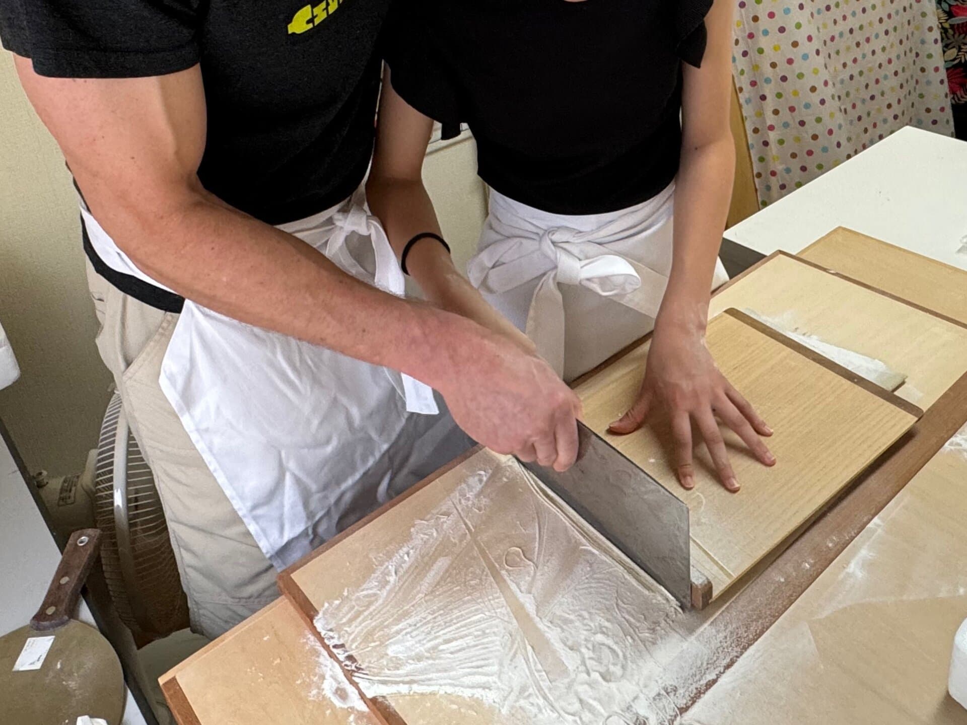 そば打ち体験の様子